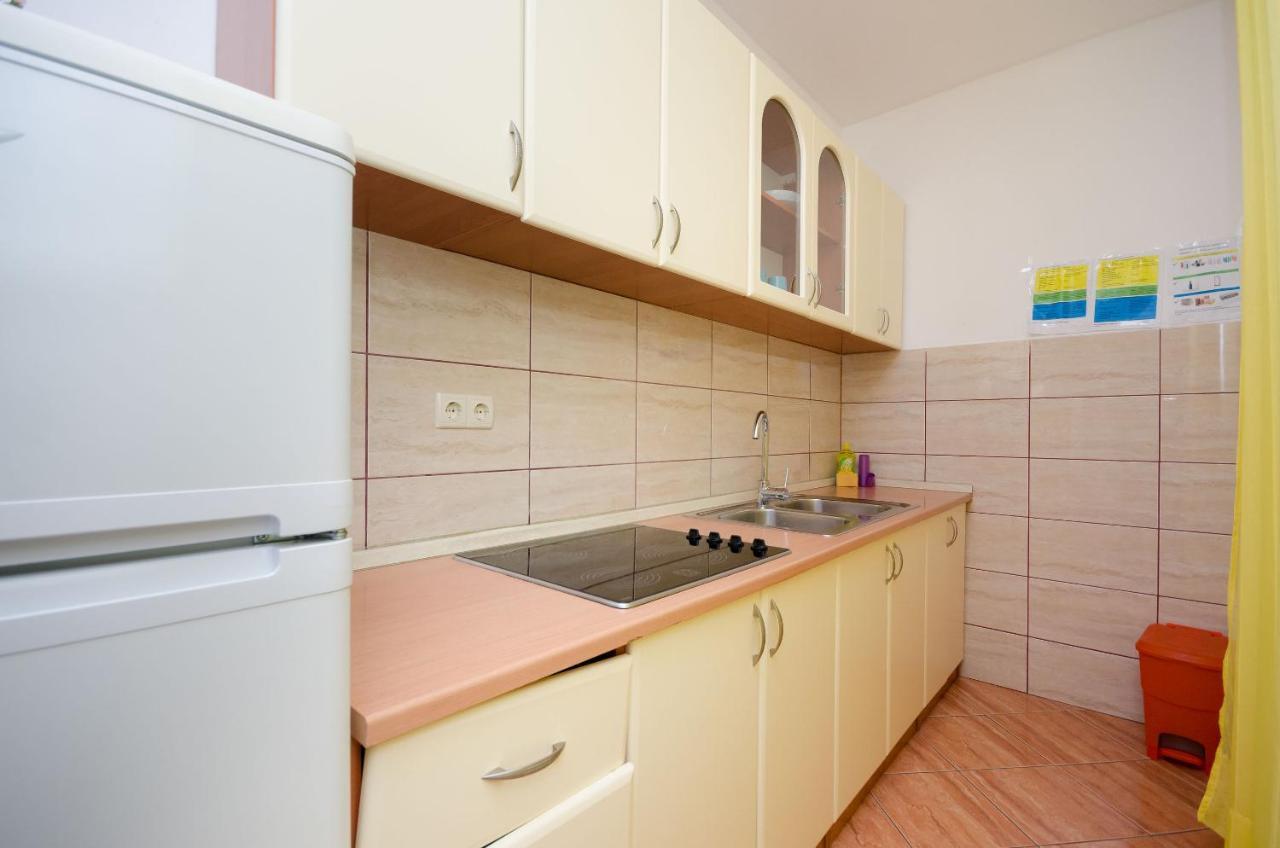 Apartments Pela Lopar Exterior photo