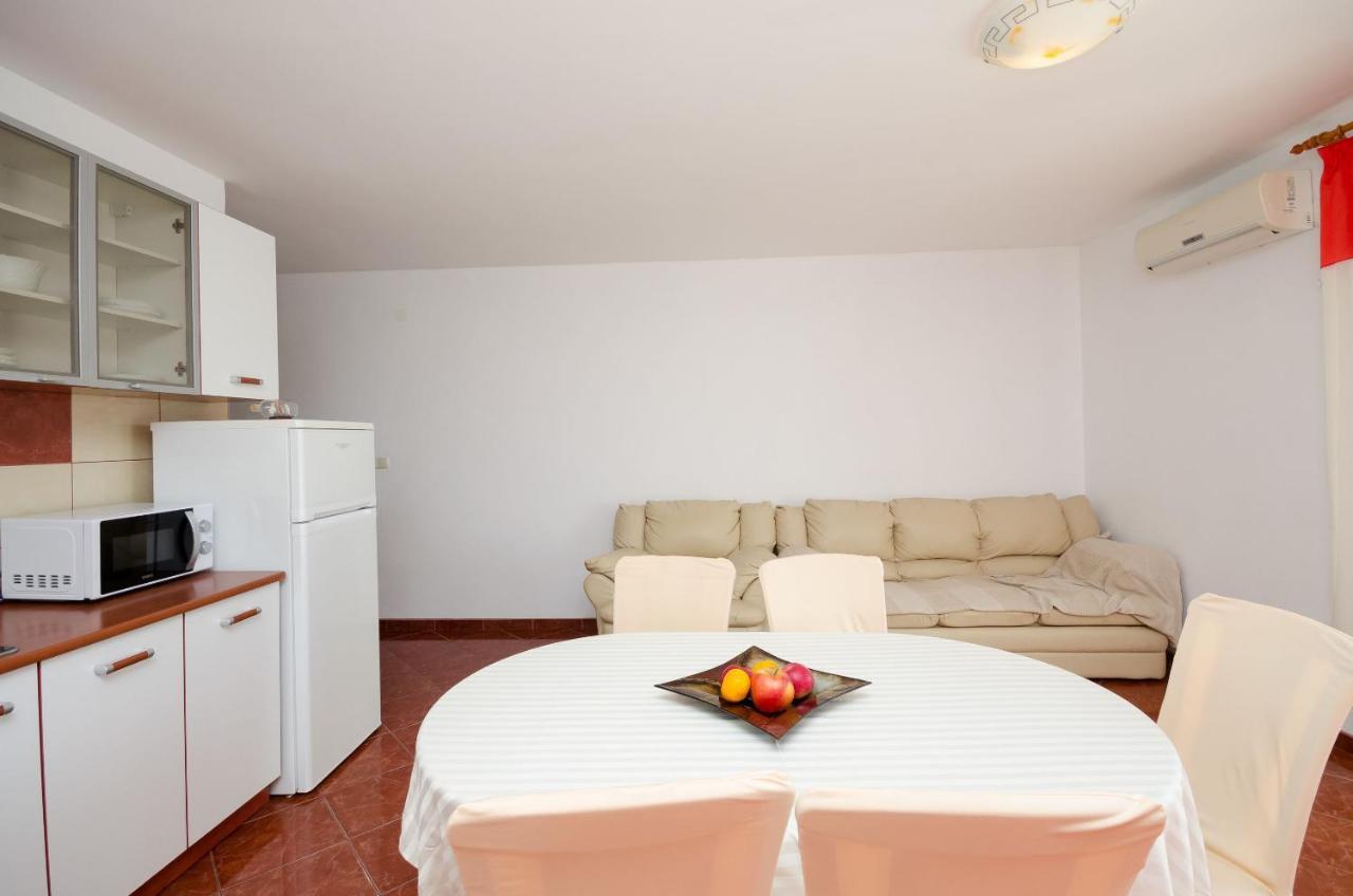 Apartments Pela Lopar Exterior photo
