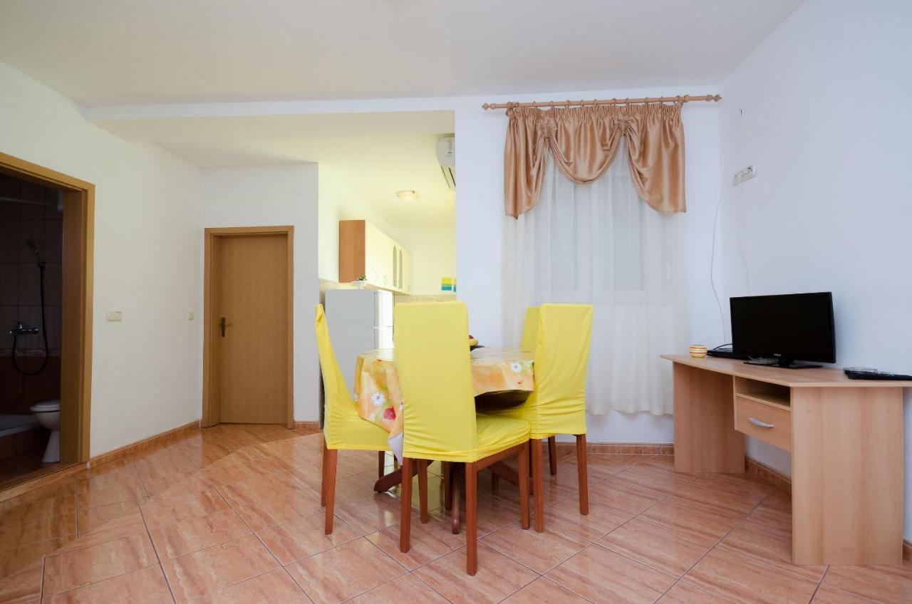 Apartments Pela Lopar Exterior photo