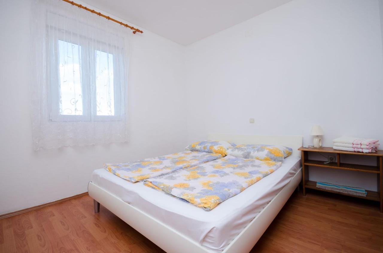 Apartments Pela Lopar Exterior photo