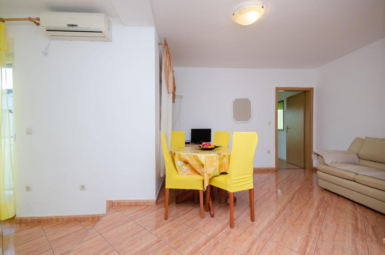 Apartments Pela Lopar Exterior photo