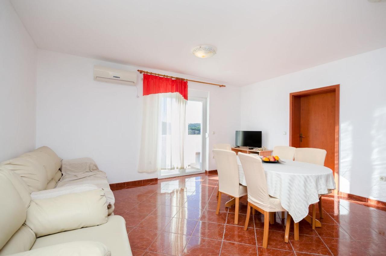 Apartments Pela Lopar Exterior photo