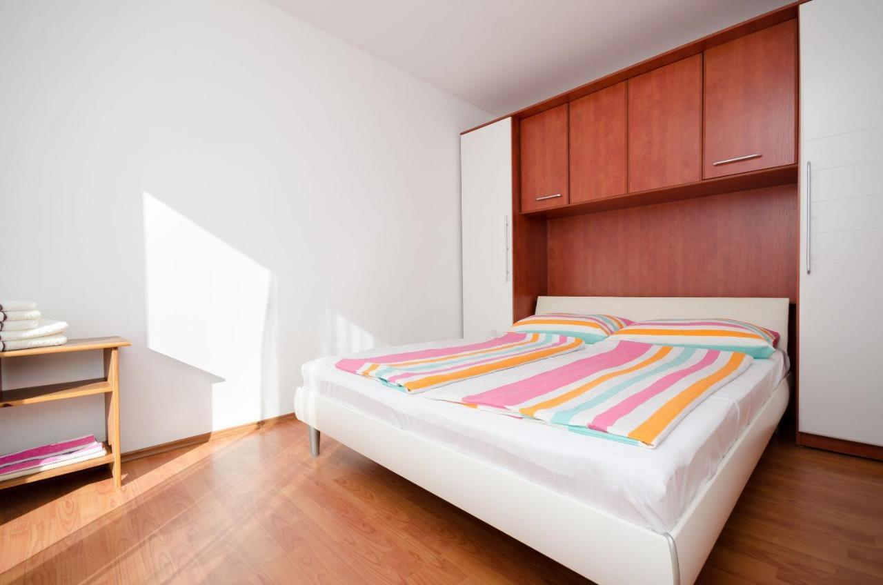 Apartments Pela Lopar Exterior photo