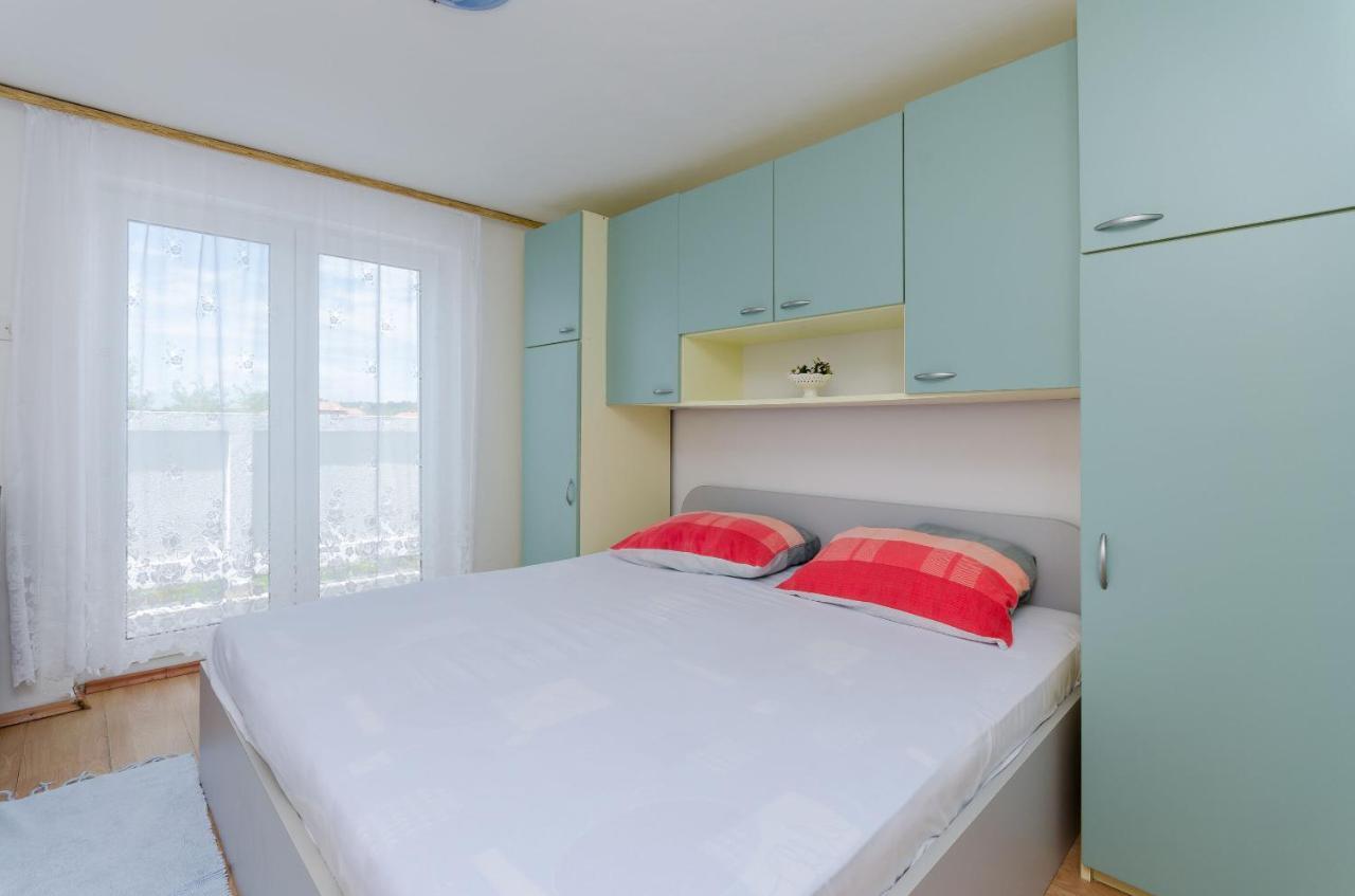Apartments Pela Lopar Exterior photo