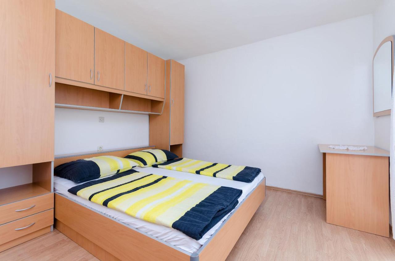 Apartments Pela Lopar Exterior photo