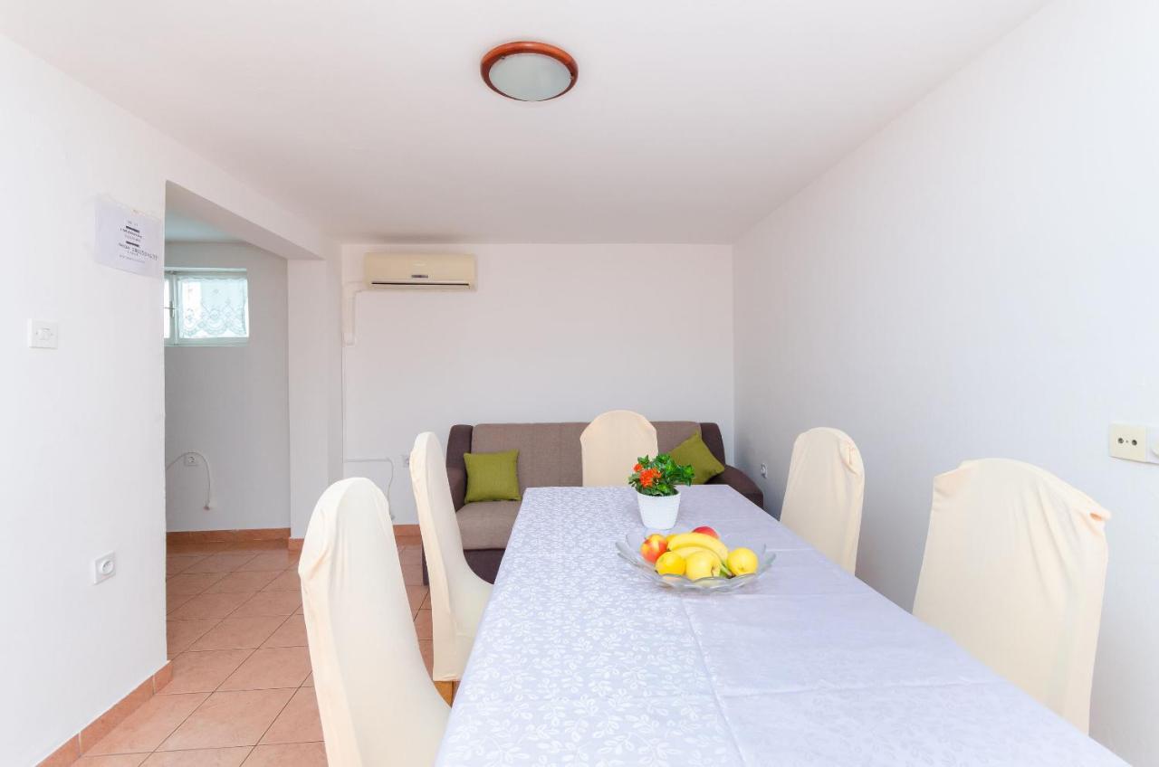 Apartments Pela Lopar Exterior photo